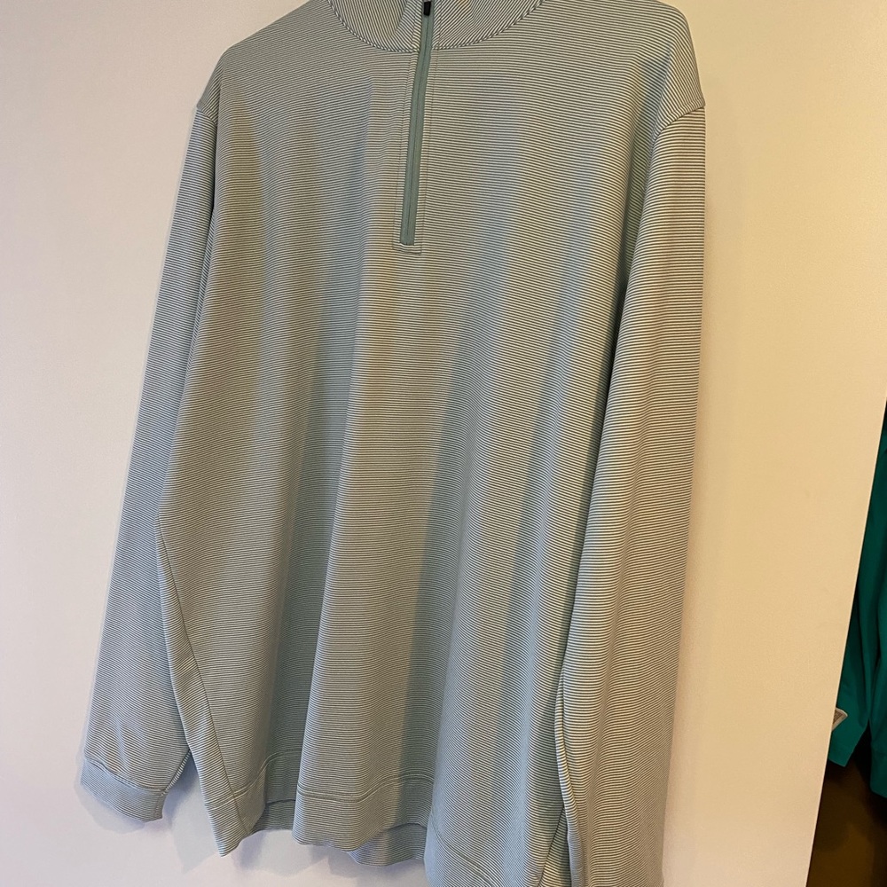 M’s Genteal Apparel pullover